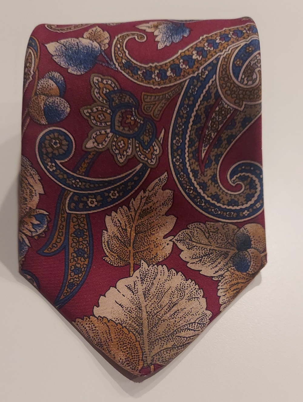 Vintage Hunting Horn Silk Paisley & Leaf Pattern Tie in Deep Wine